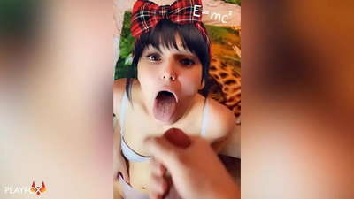 Nakuha ng high school na babae ang kanyang unang cum sa kanyang bibig mula sa isang kaklase