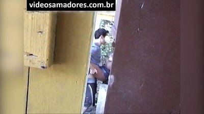 Kinukuha ng Voyeur ang mga batang mag-asawang nag-fucking hanggang sa matuklasan niya ang video footage